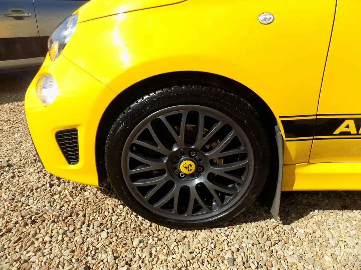 2017-abarth-595-big-10