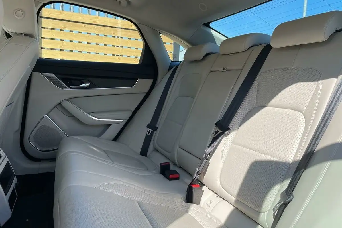 2021-jaguar-xf-20-p250-s-big-29