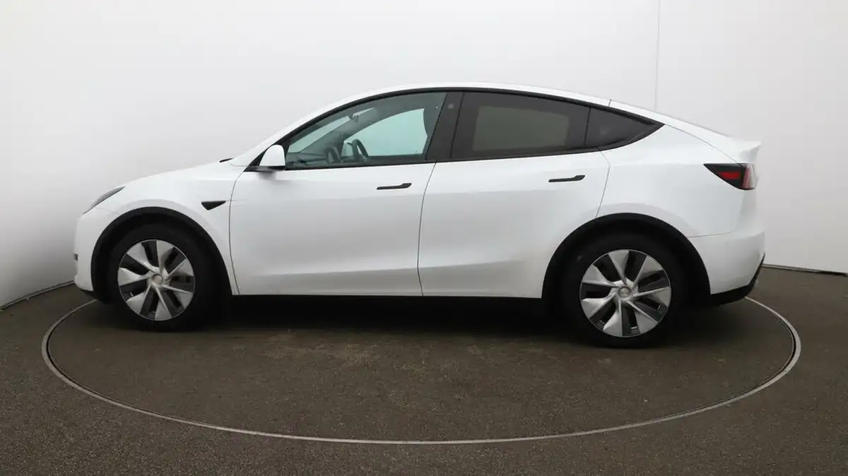 2023-tesla-model-y-e-rwd-big-55