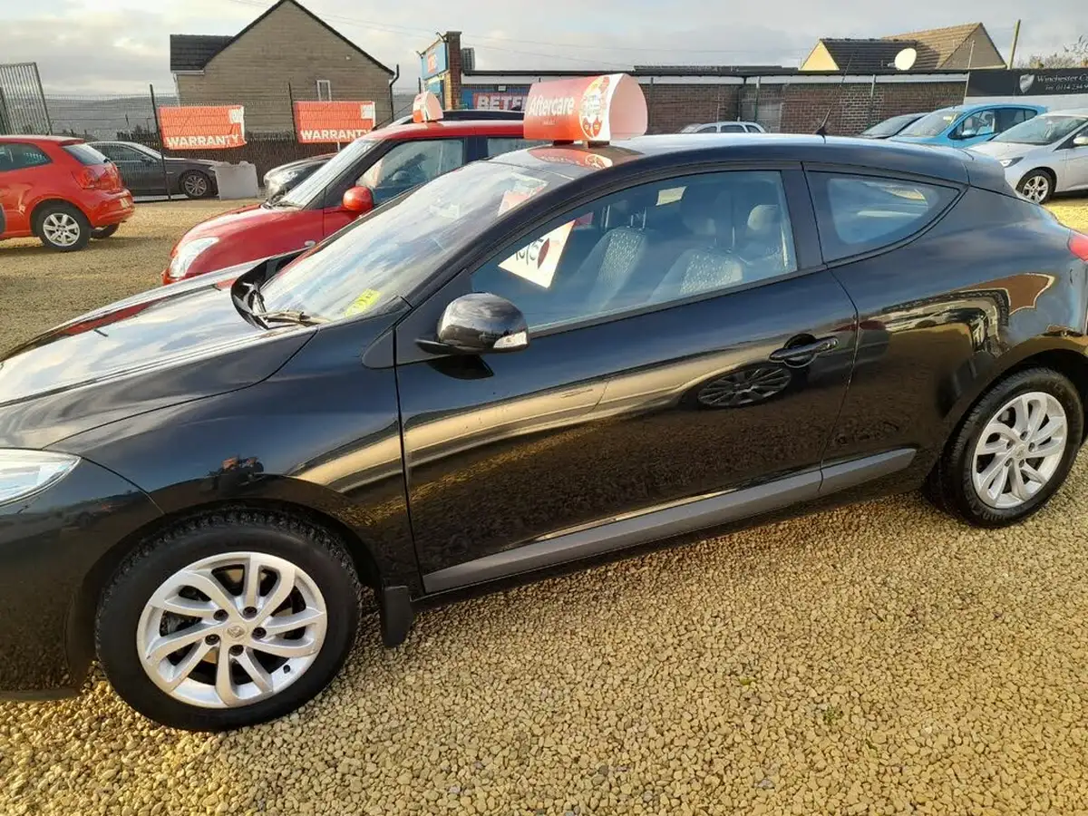2013-renault-megane-16-16v-expression-coupe-3d-big-11