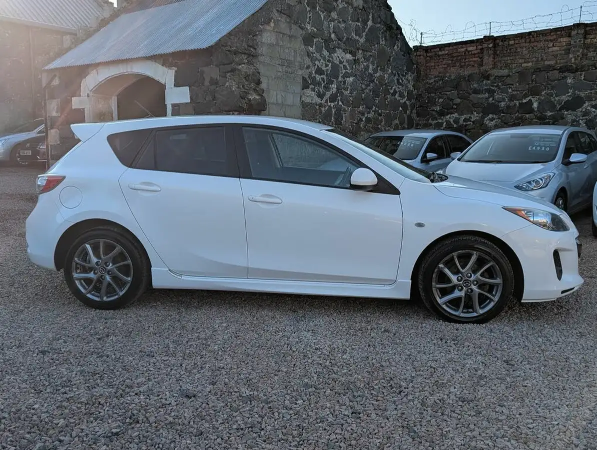 2013-mazda-mazda3-16-venture-edition-big-18