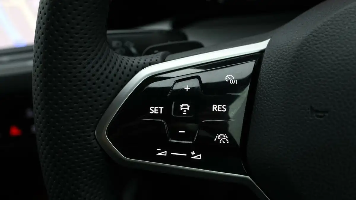2021-volkswagen-golf-14-tsi-gte-big-20