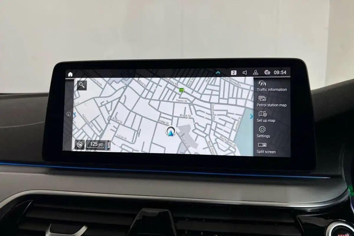 2021-bmw-5-series-20-530e-se-touring-5d-big-13
