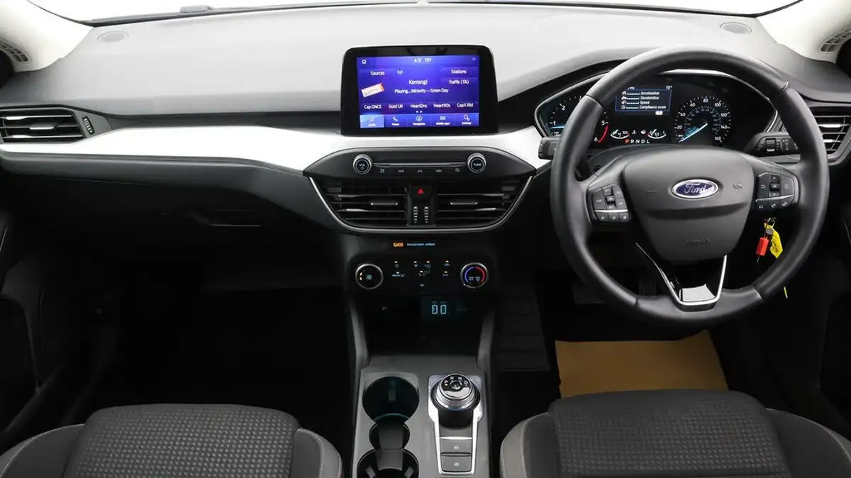 2020-ford-focus-15-zetec-120ps-hatchback-auto-big-12