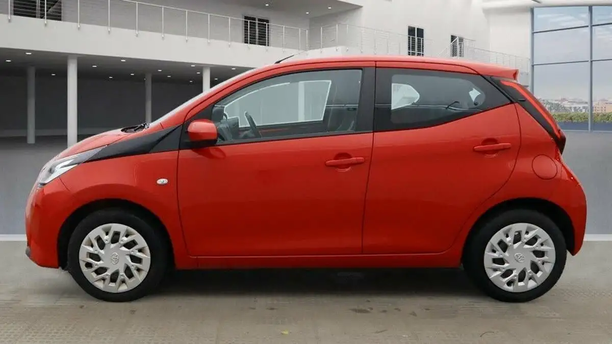 2019-toyota-aygo-10-vvt-i-x-play-big-5