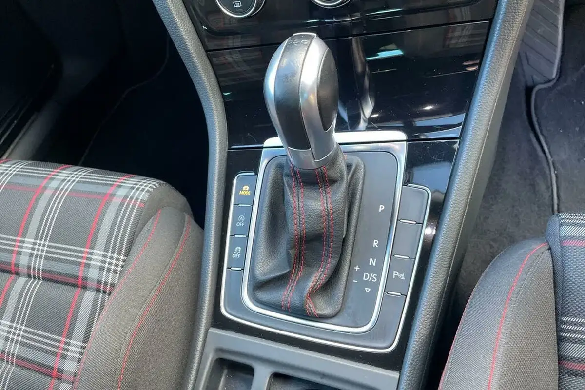 2019-volkswagen-golf-20-tsi-gti-performance-ss-5d-big-4