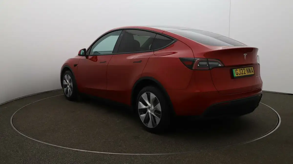 2022-tesla-model-y-e-long-range-big-54