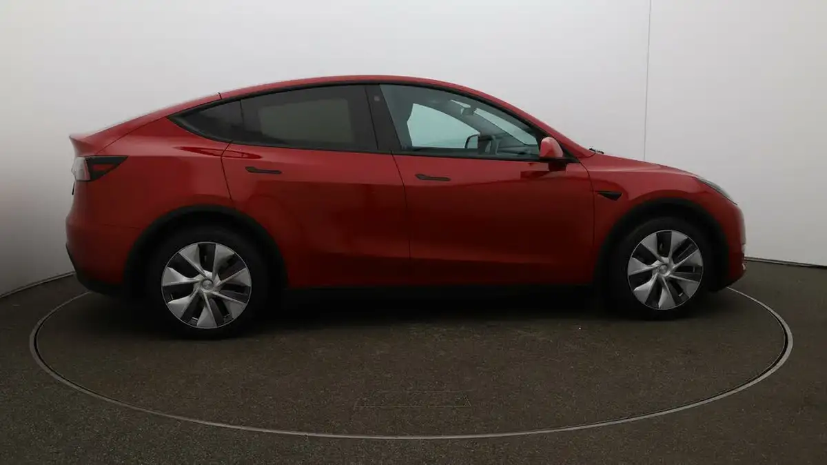 2022-tesla-model-y-e-long-range-big-8