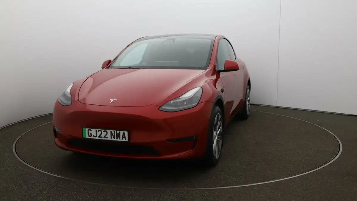 2022-tesla-model-y-e-long-range-big-30