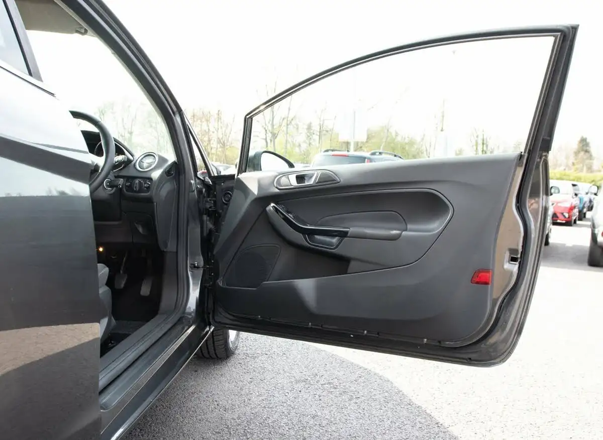 2016-ford-fiesta-10t-zetec-100ps-ecoboost-ss-3d-big-13