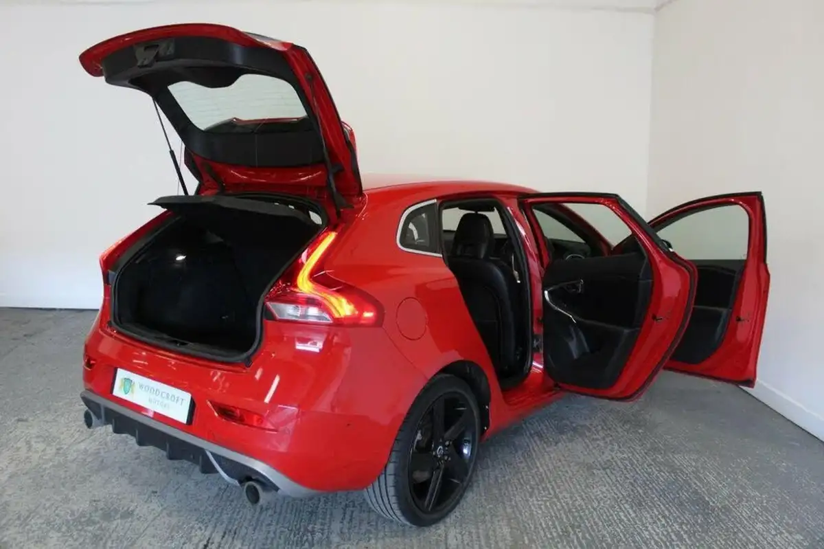 2013-volvo-v40-20td-d3-r-design-big-14