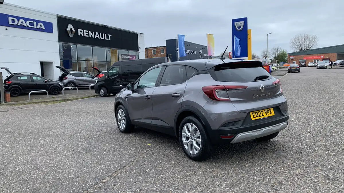 2022-renault-captur-10-tce-iconic-edition-big-4