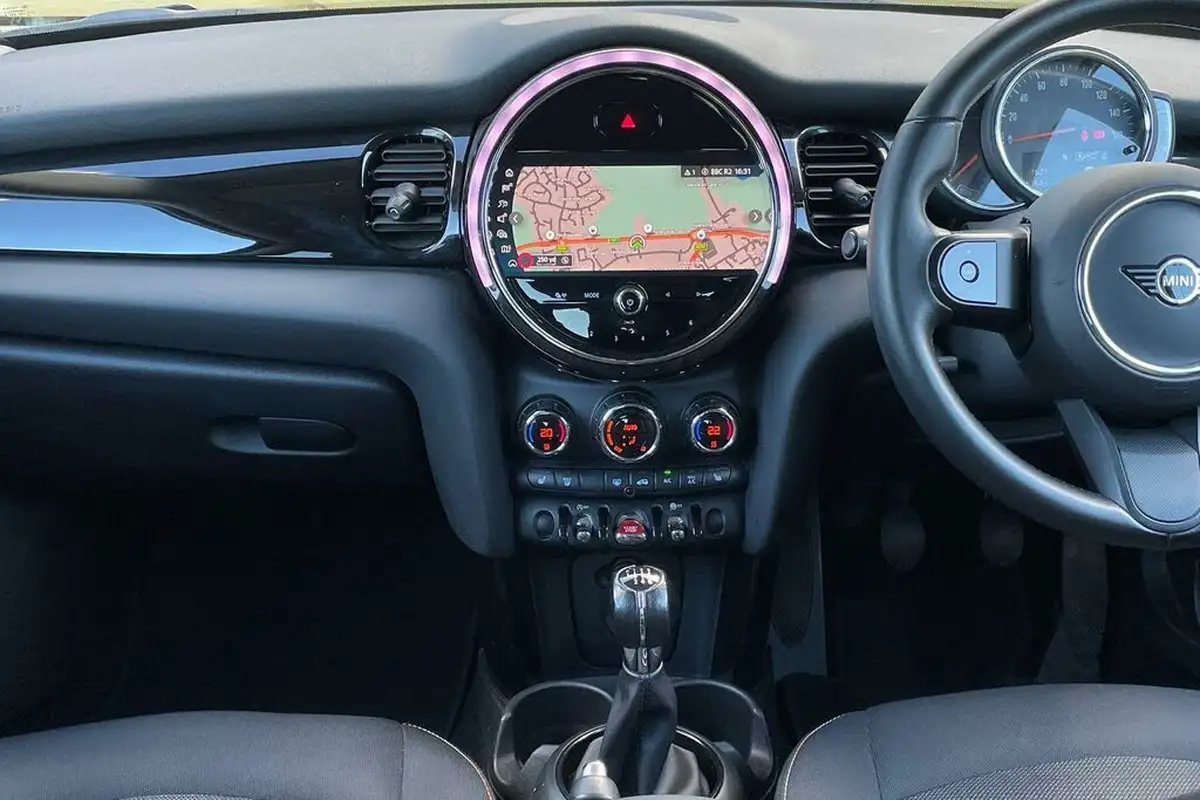 2021-mini-cooper-15-cooper-classic-hatchback-3d-big-34