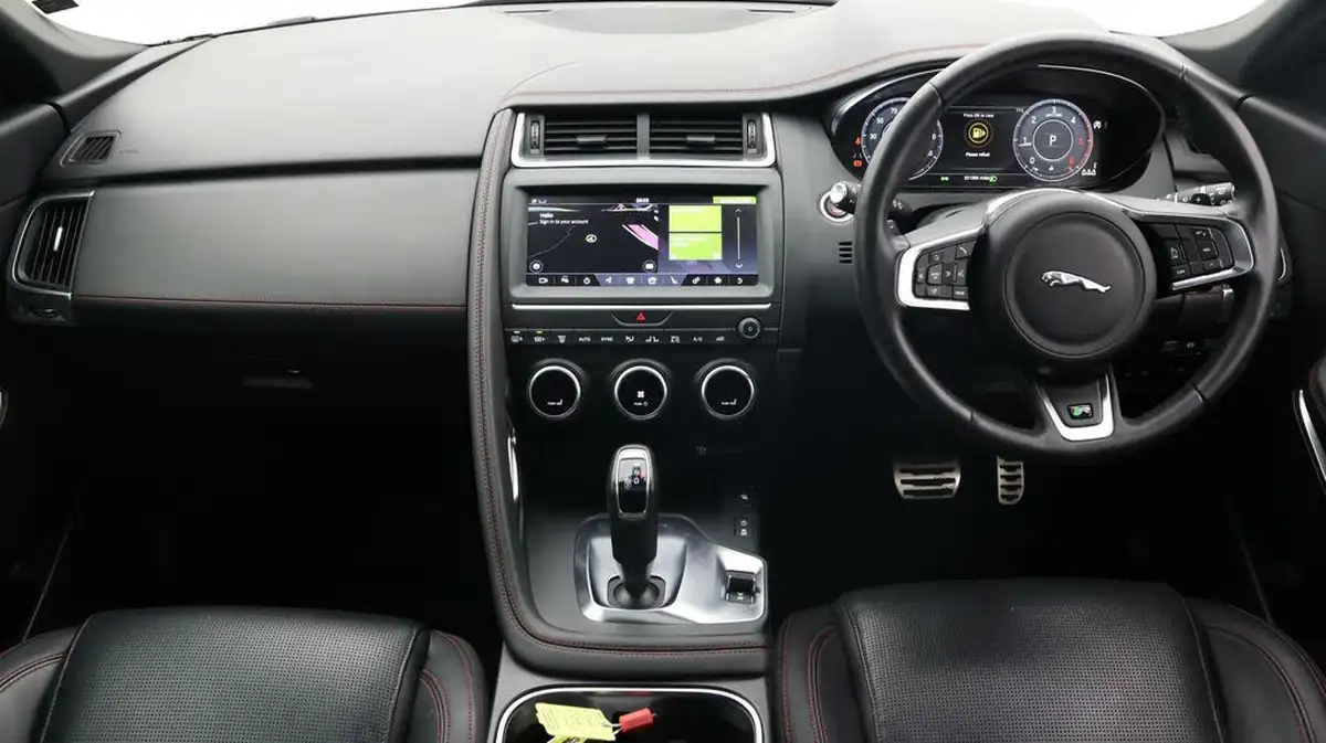 2020-jaguar-e-pace-20-i4d-chequered-flag-180ps-big-12