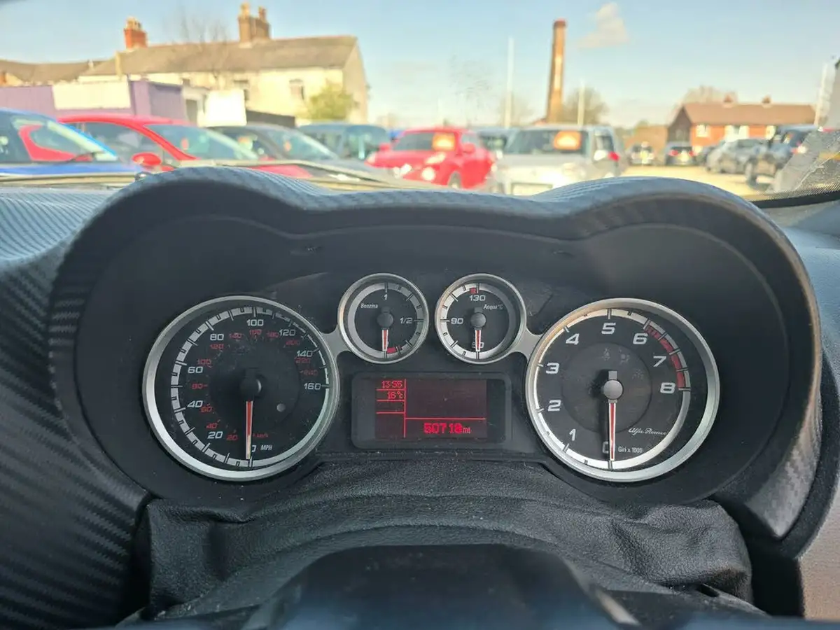 2015-alfa-romeo-mito-09-qv-line-big-9
