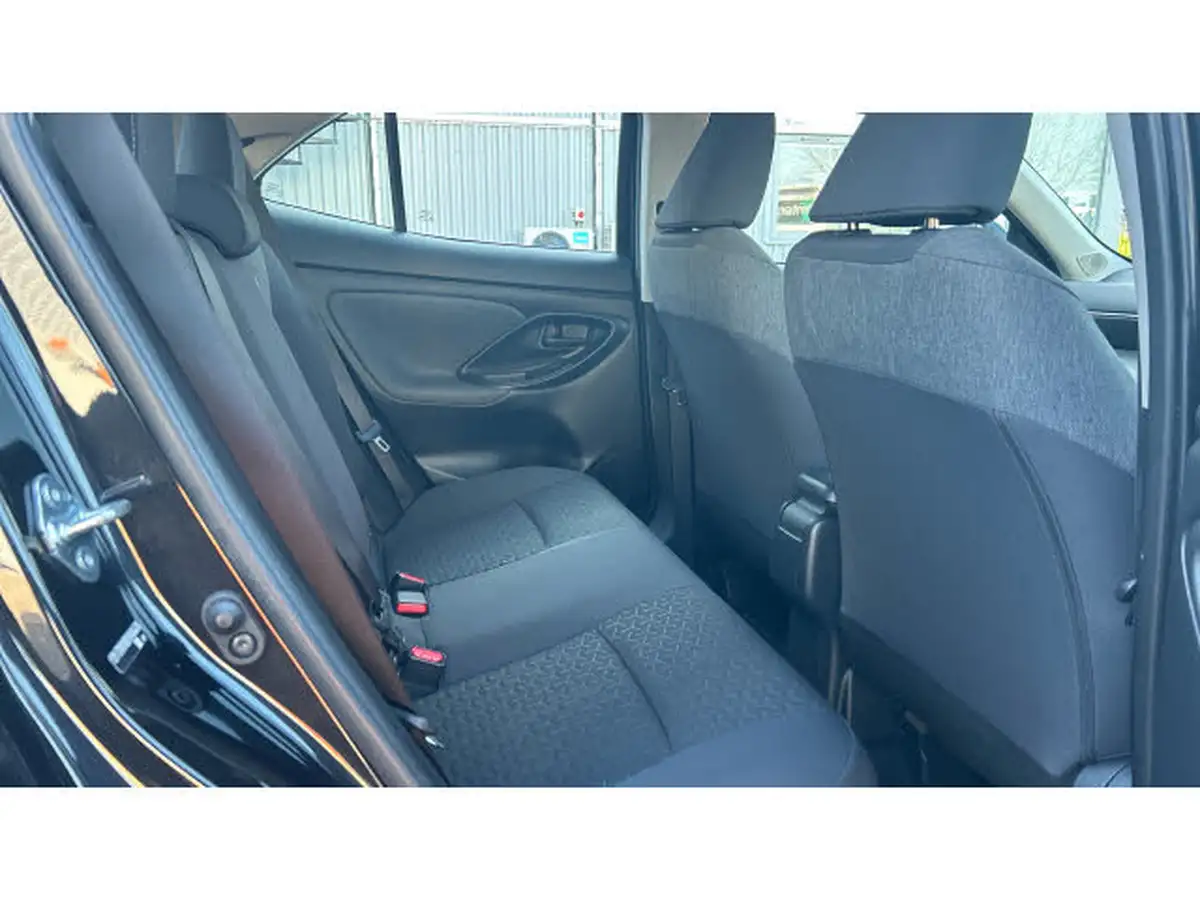 2022-toyota-yaris-cross-15-vvt-i-icon-big-11