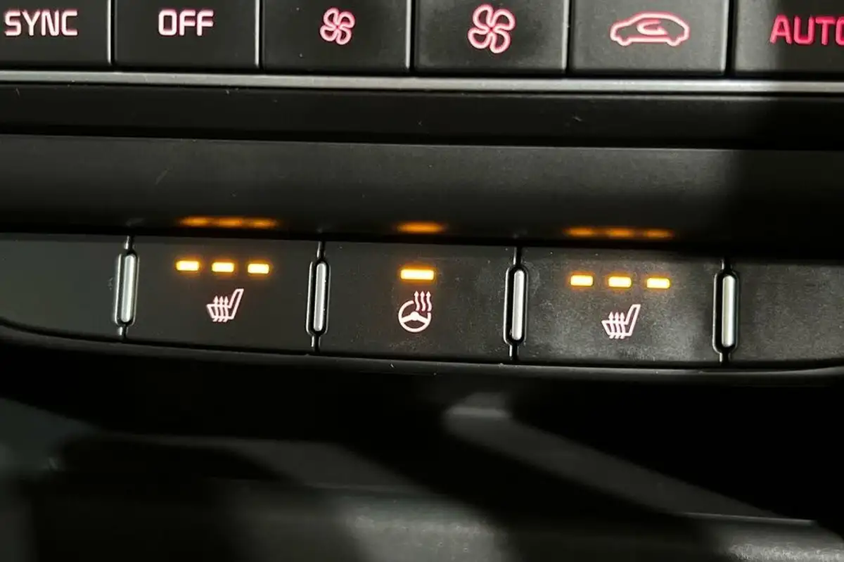 2022-kia-pro-ceed-15-t-gdi-gt-line-big-30