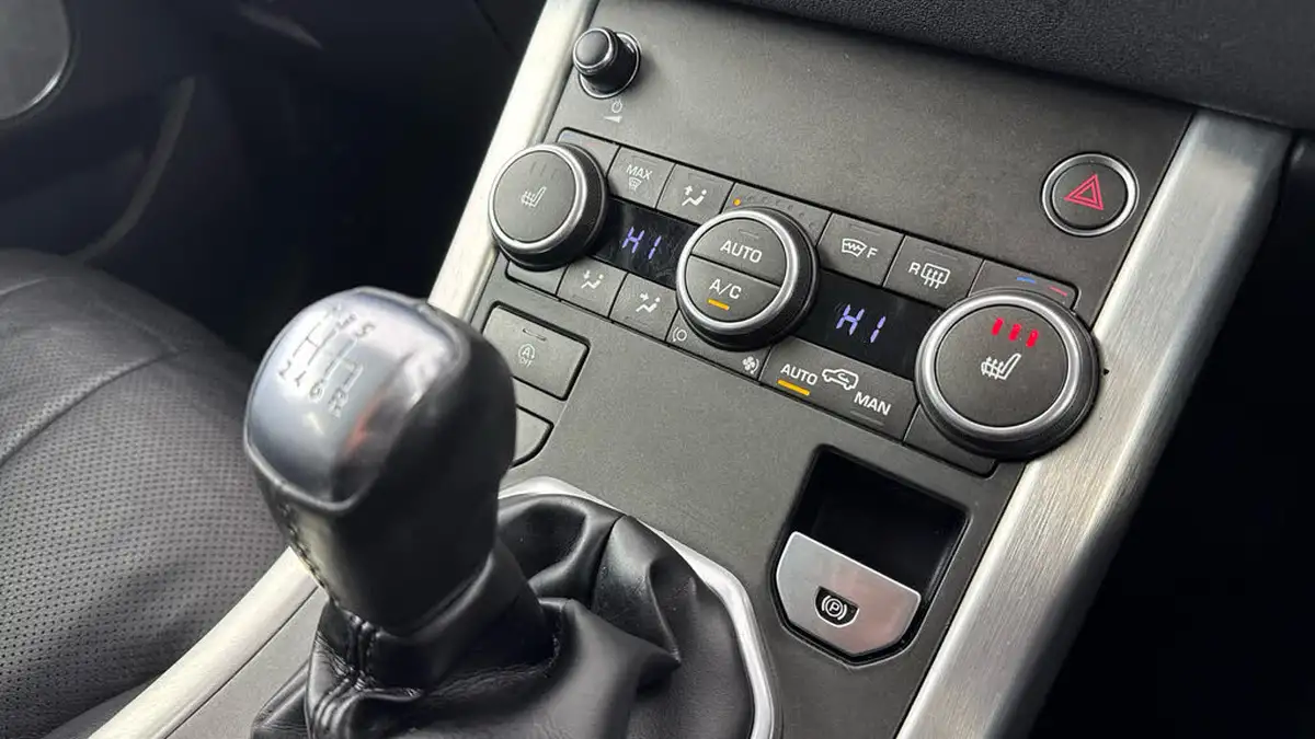 2018-land-rover-range-rover-evoque-20ed4-se-tech-hatchback-5d-big-17