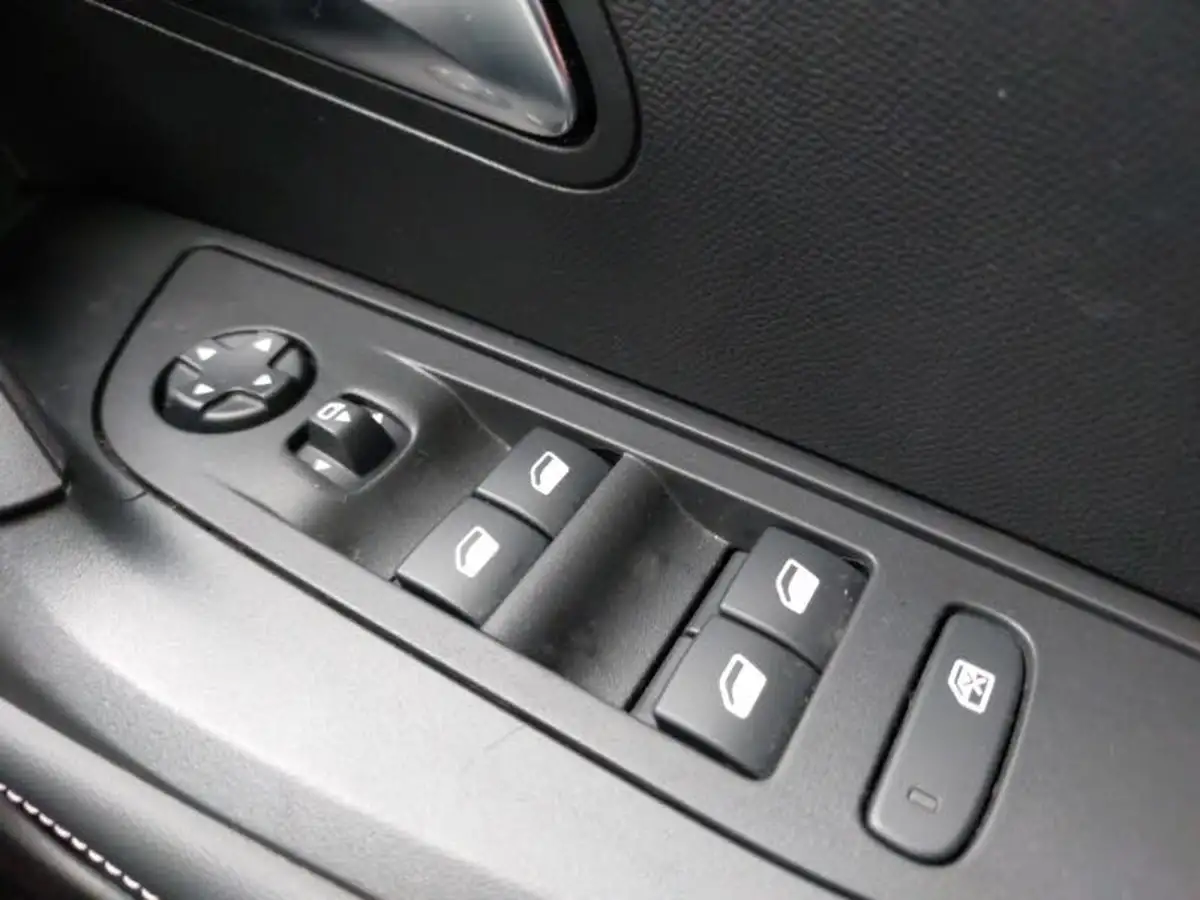 2024-peugeot-2008-suv-12-puretech-allure-130ps-big-14