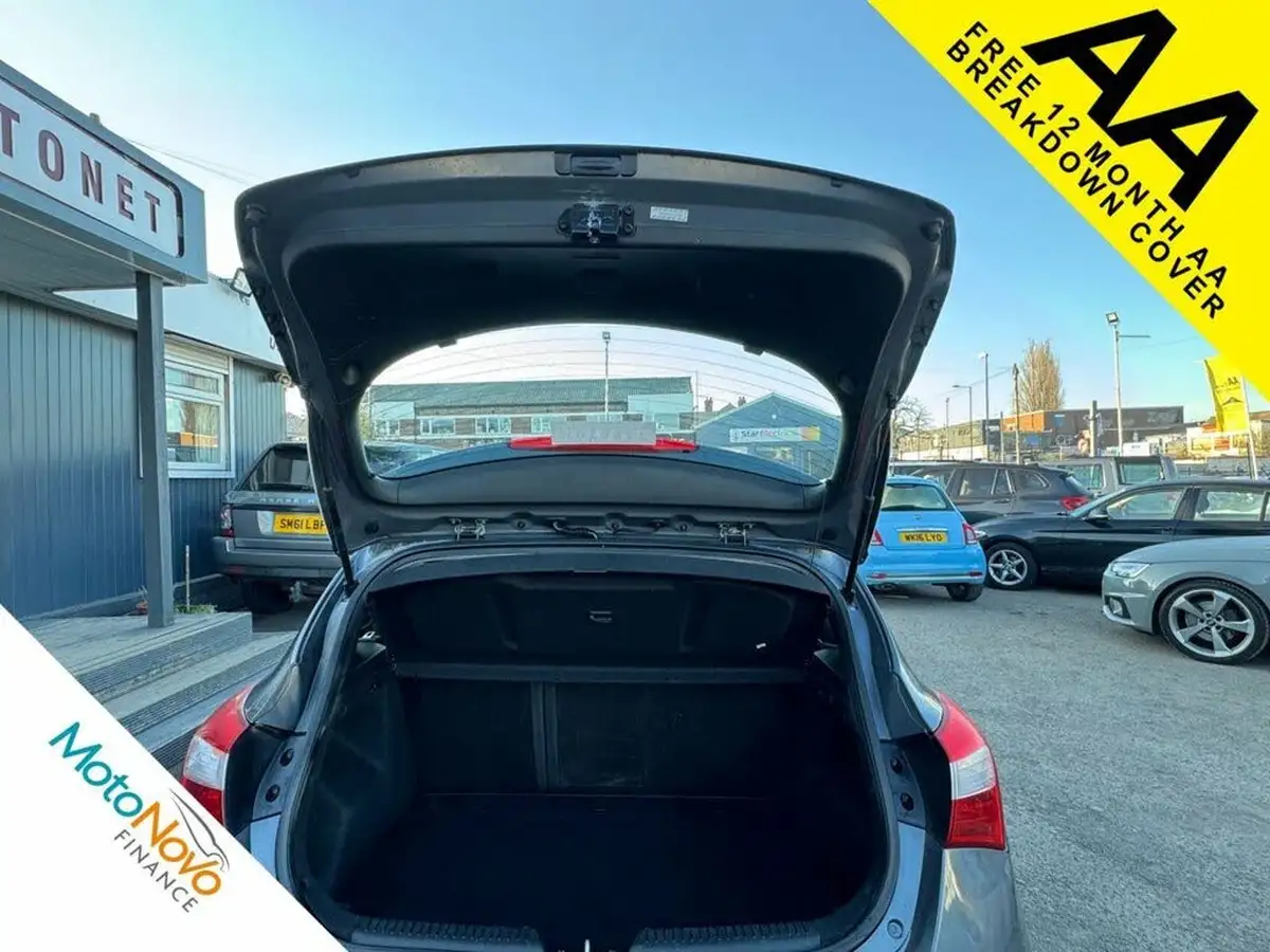 2015-hyundai-i30-16crdi-se-110ps-hatchback-big-27
