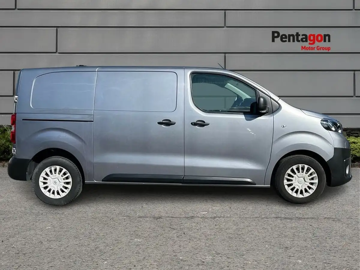 2020-toyota-proace-20d-icon-medium-120hpeu6dt-e-panel-big-10