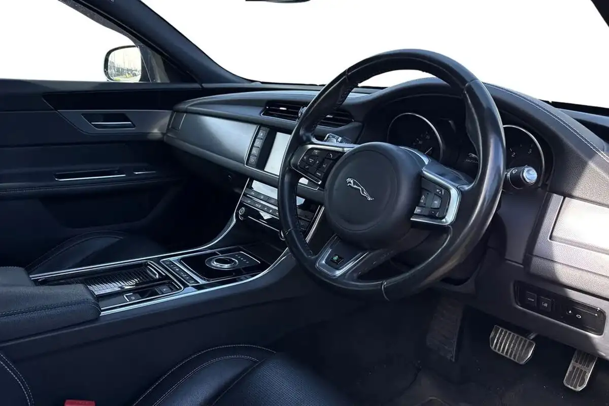 2018-jaguar-xf-20td-r-sport-180ps-saloon-4d-1999cc-auto-big-13