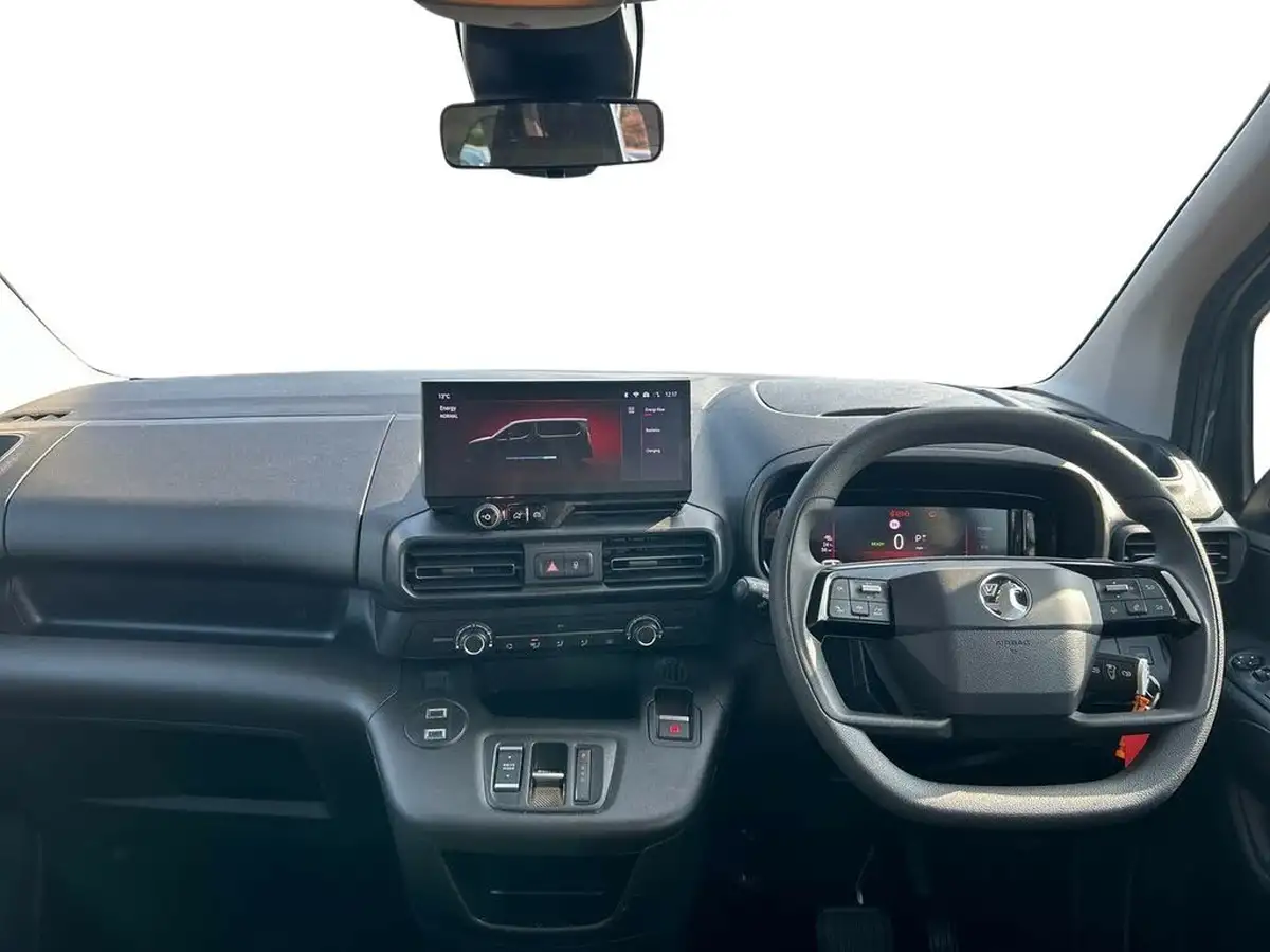 2024-vauxhall-combo-life-e-design-xl-big-7