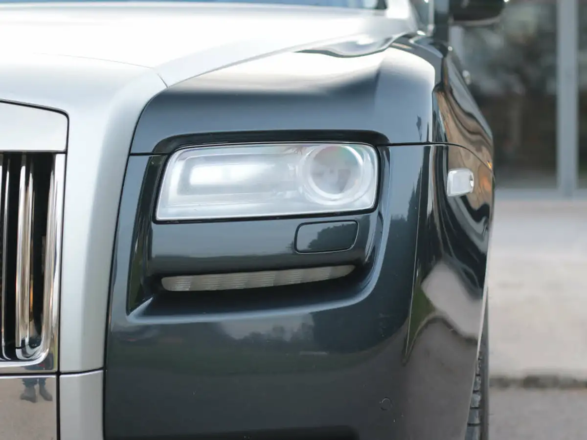 2010-rolls-royce-ghost-66-big-29