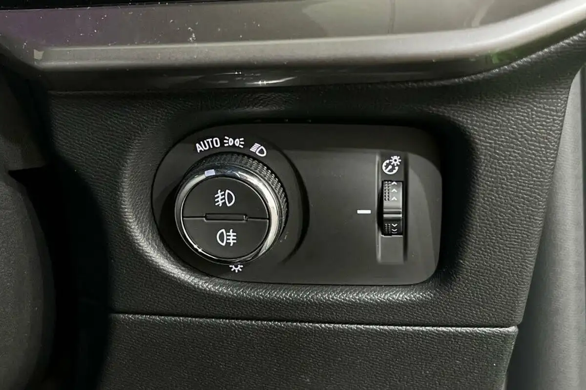 2021-vauxhall-mokka-e-launch-edition-big-33