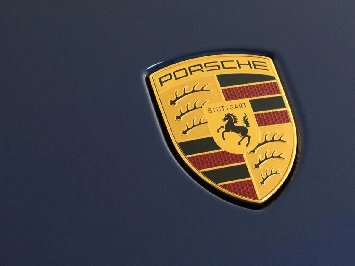 2025-porsche-macan-e-electric-big-15