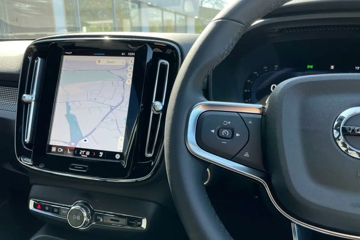 2024-volvo-xc40-20-b3-plus-big-34