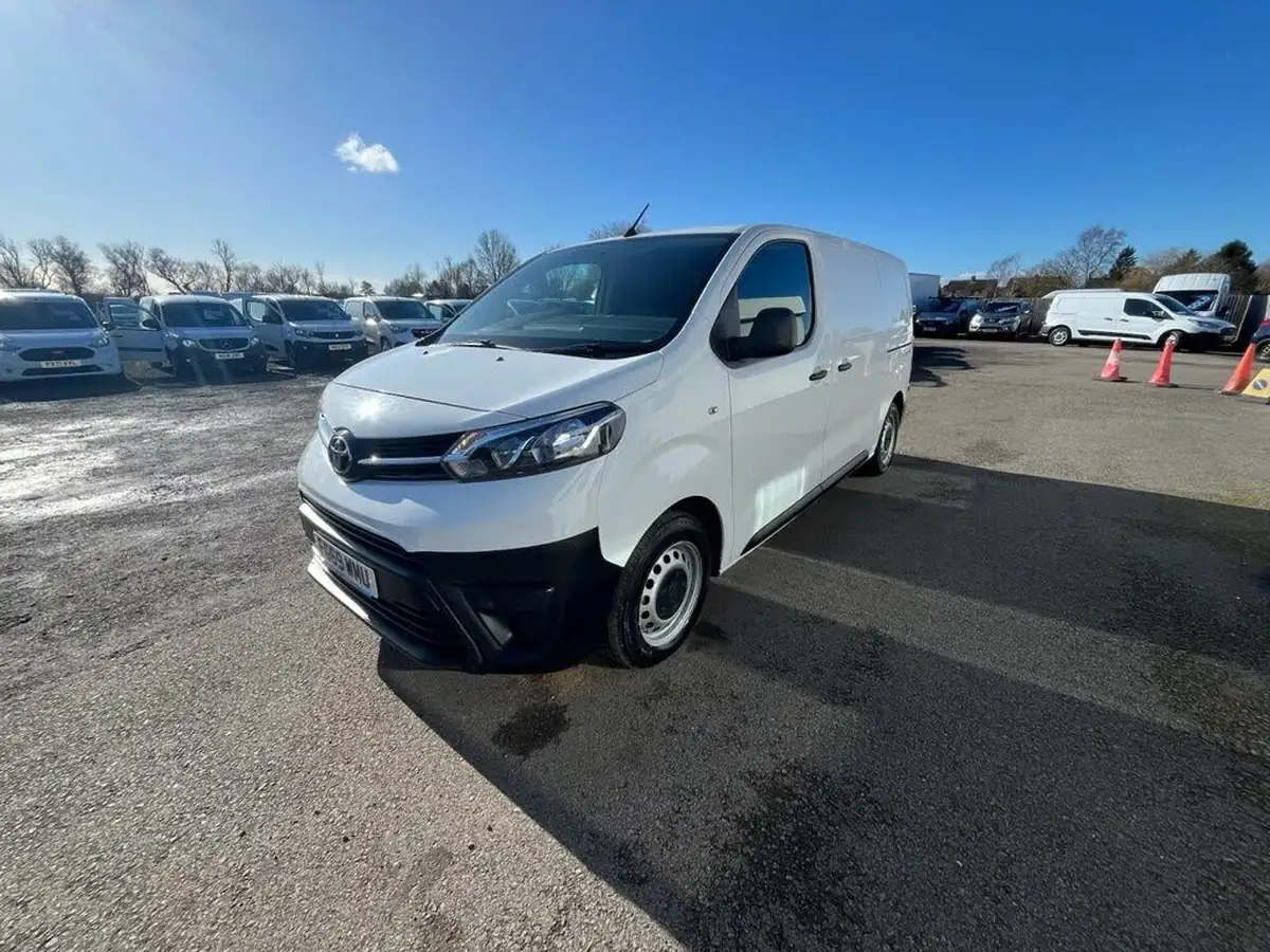 2019-toyota-proace-15d-active-medium-120hpeu6dt-e-panel-big-2