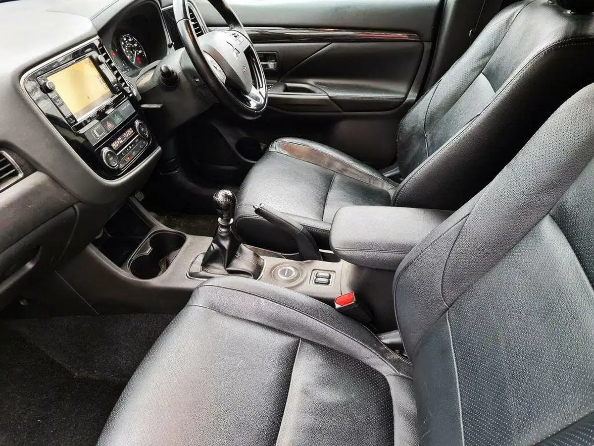 2016-mitsubishi-outlander-22di-d-gx4-big-8