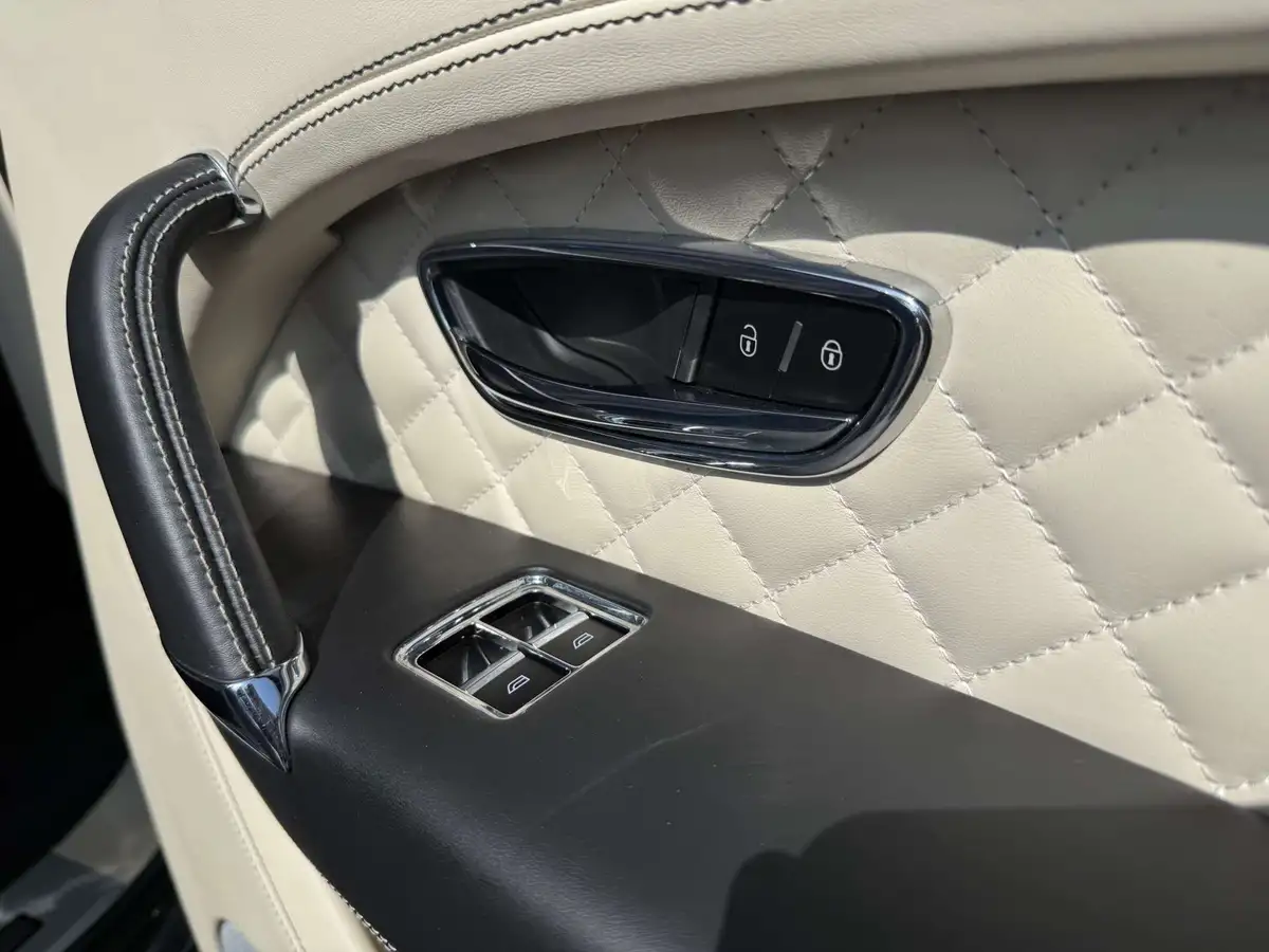 2016-bentley-bentayga-60-w12-big-26