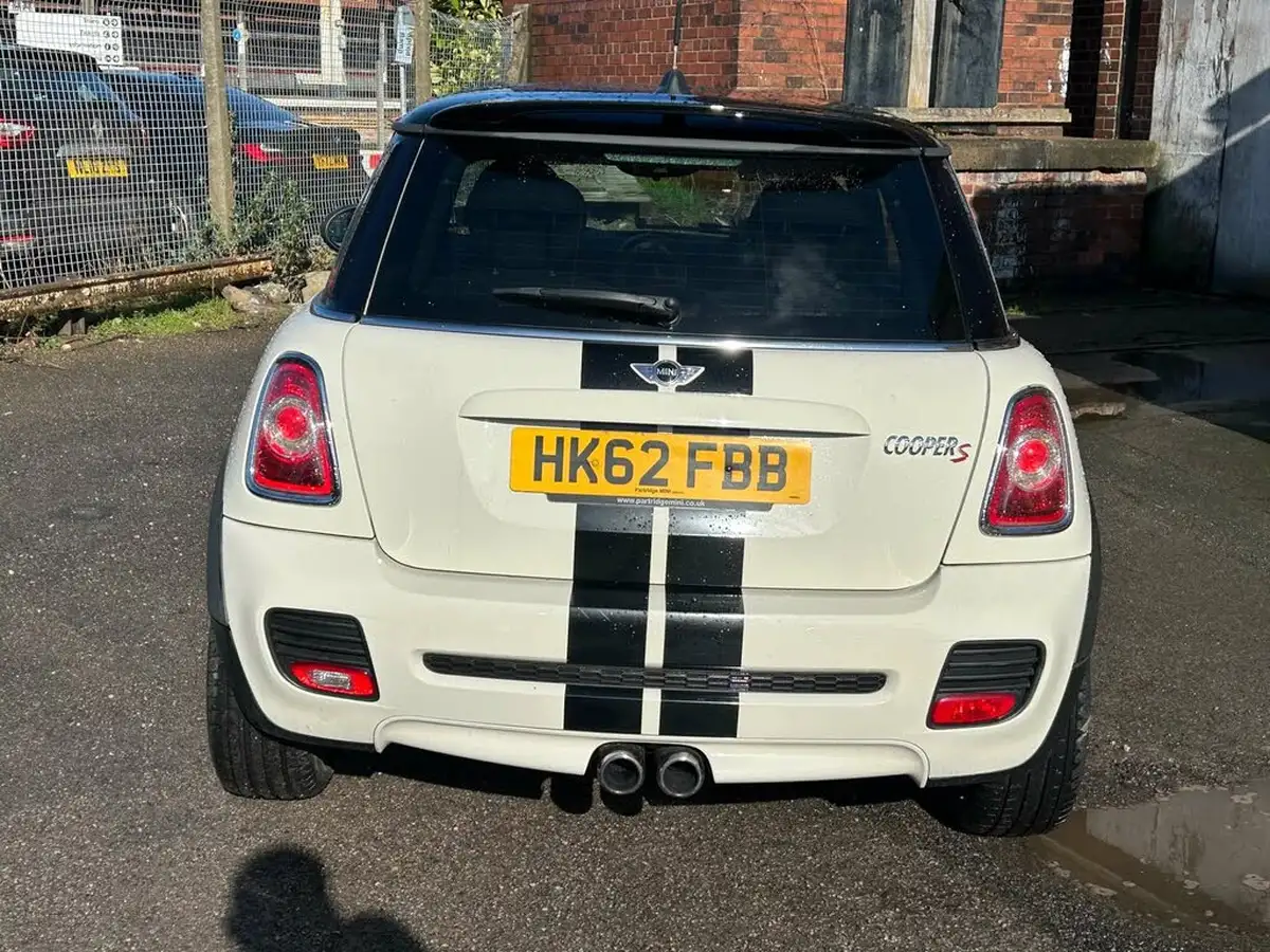 2012-mini-cooper-16-cooper-s-184bhp-sport-chili-hatchback-3d-big-5