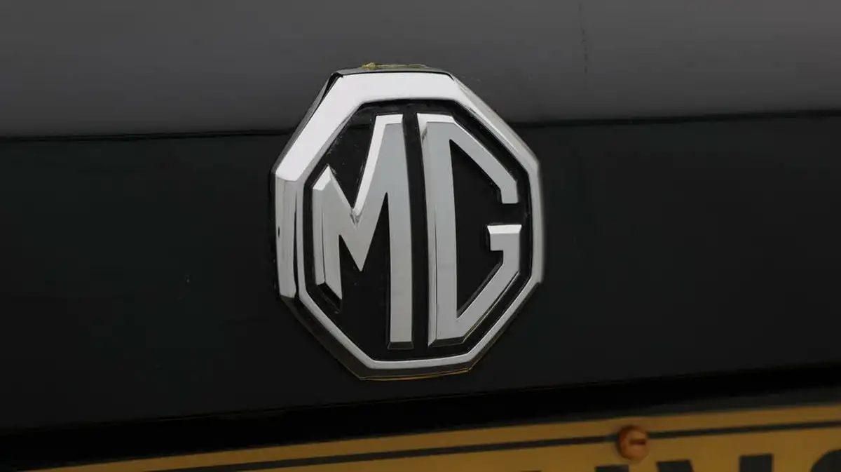 2021-mg-hs-15t-gdi-excite-162ps-big-20