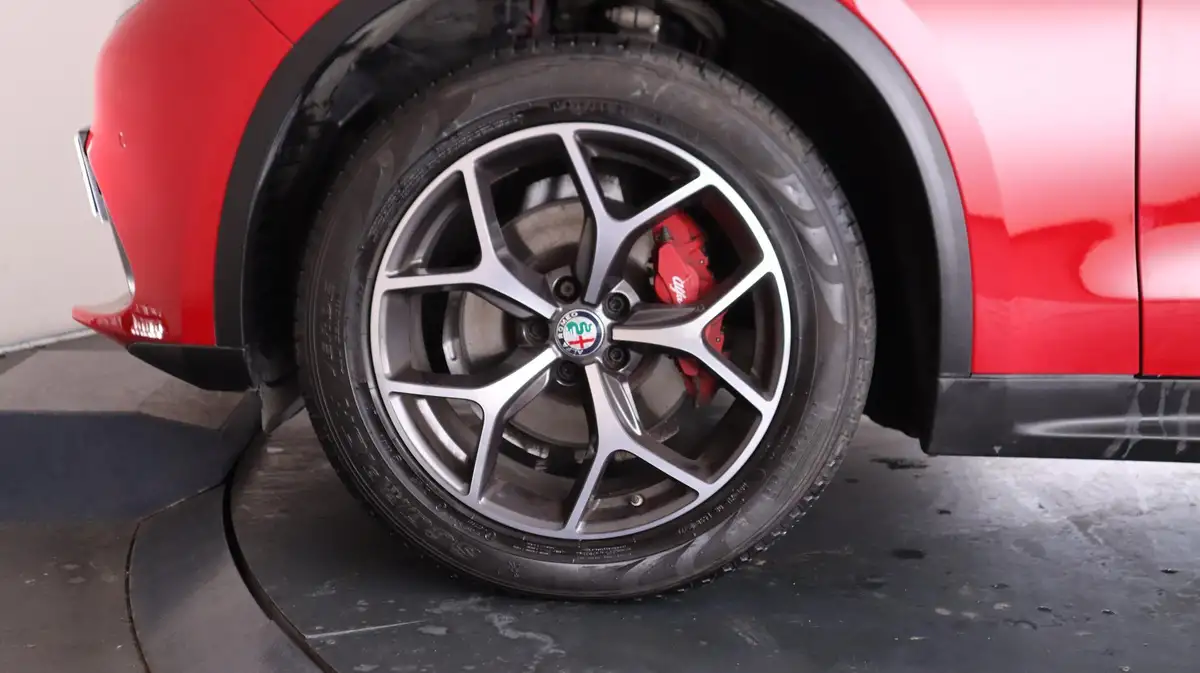 2018-alfa-romeo-stelvio-22td-speciale-207bhp-big-18