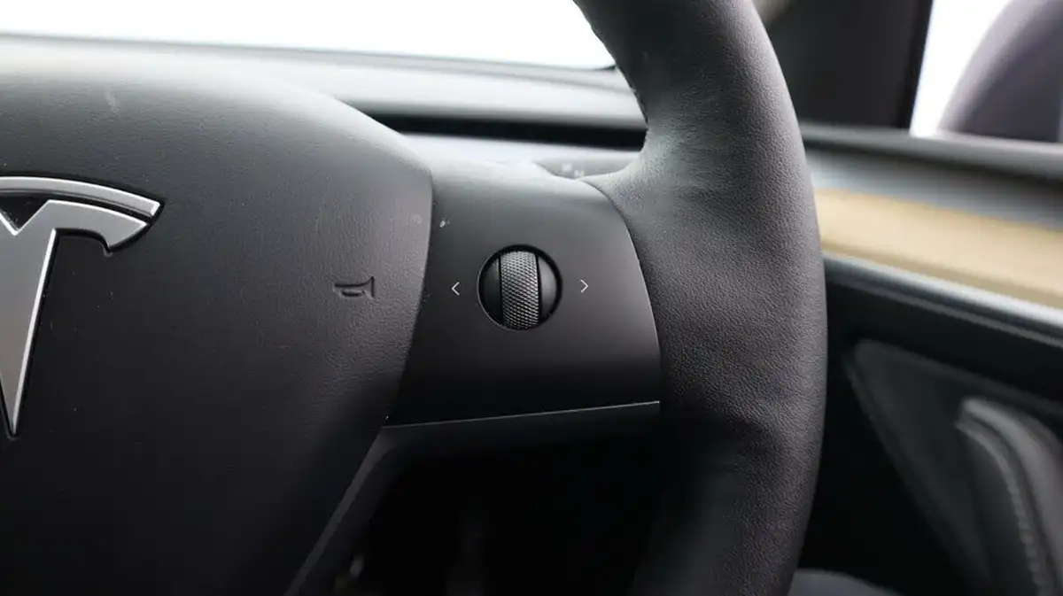 2022-tesla-model-y-e-long-range-big-26