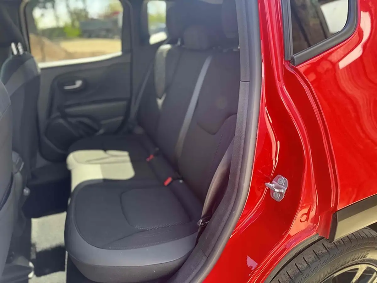 2020-jeep-renegade-10-gse-night-eagle-big-17