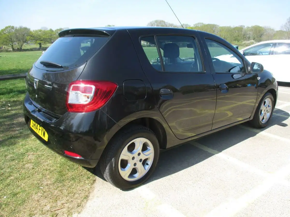 2013-dacia-sandero-12-laureate-big-5