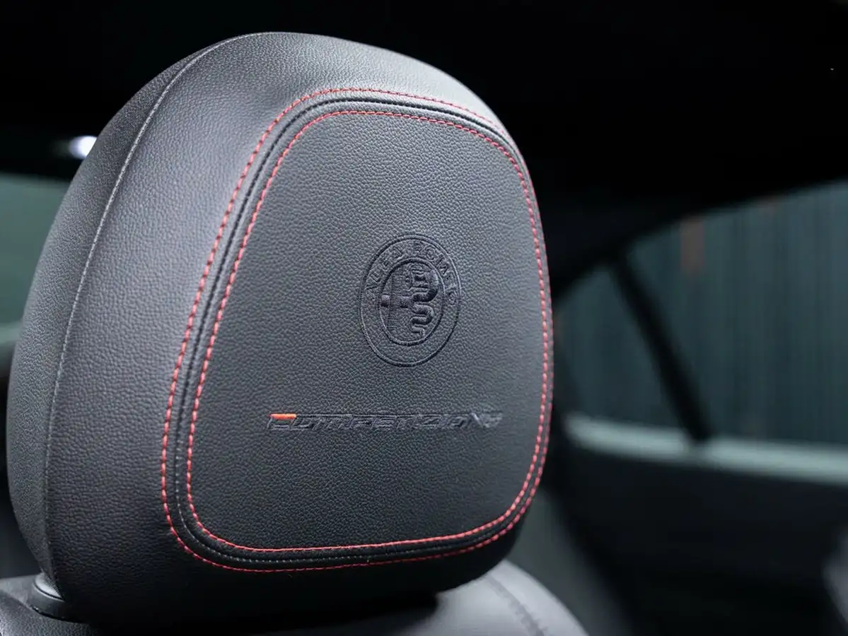 2023-alfa-romeo-giulia-20-competizione-big-31