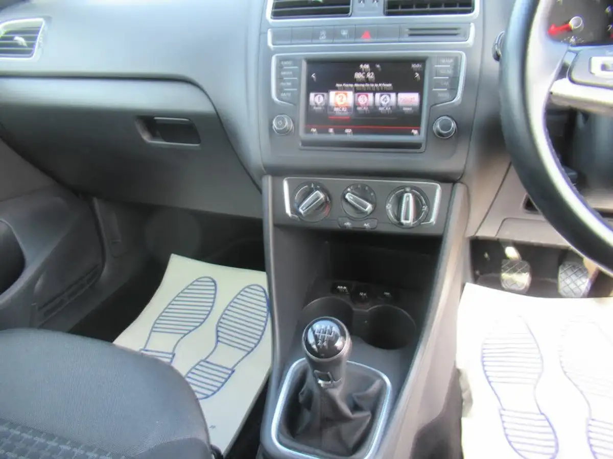 2015-volkswagen-polo-12-tsi-se-5d-big-16