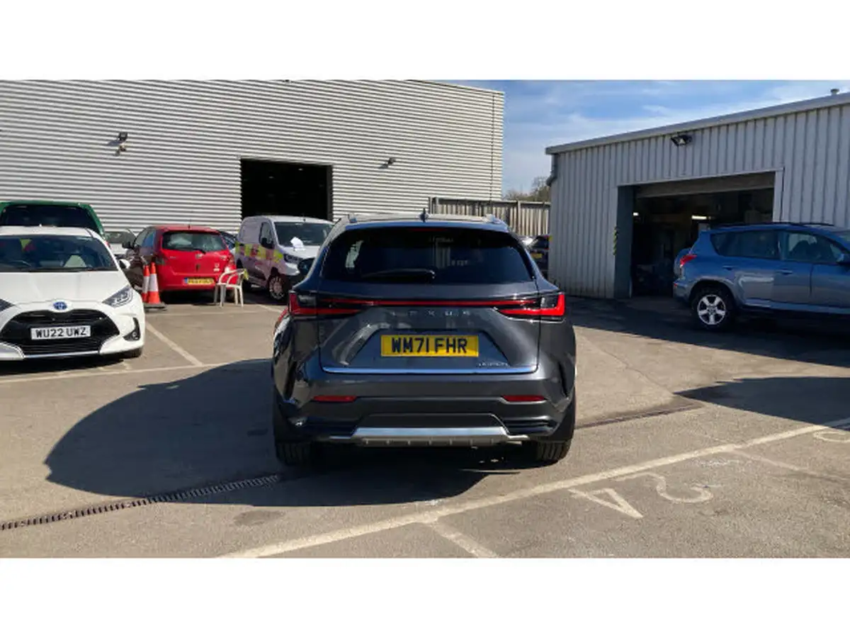 2022-lexus-nx-450h-25-nx-pack-big-18
