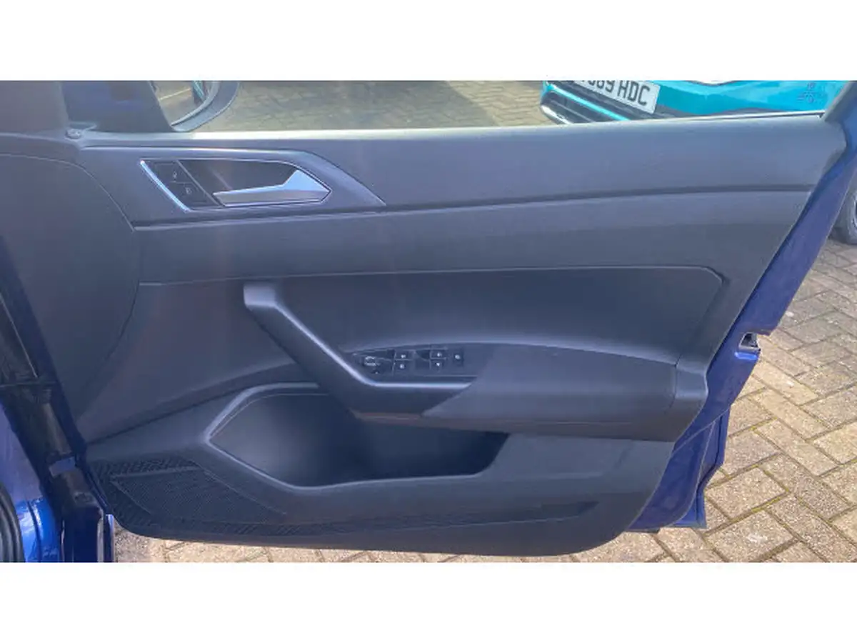 2022-volkswagen-taigo-10-tsi-r-line-big-18