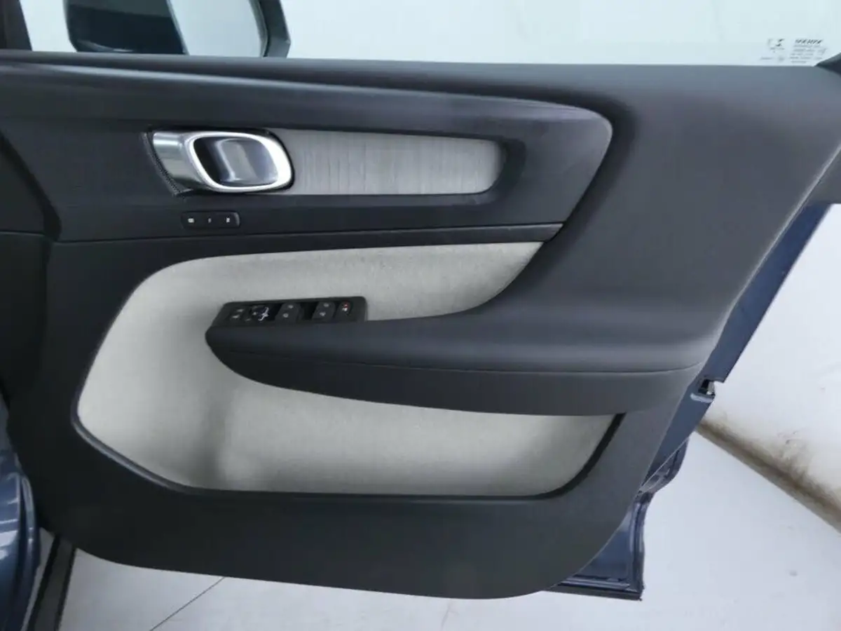 2021-volvo-xc40-15-t3-inscription-pro-161bhp-auto-big-23