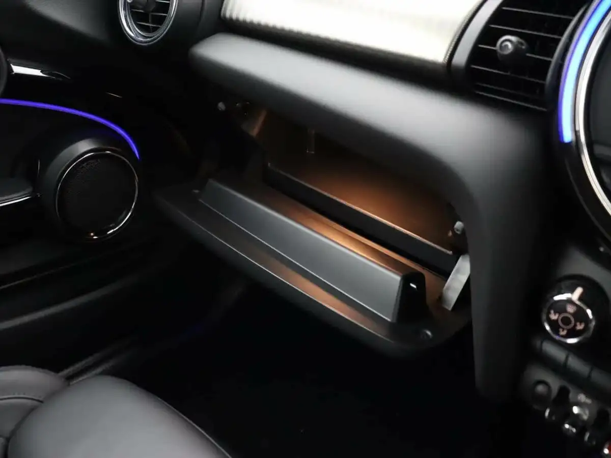 2019-mini-cooper-15-cooper-exclusive-134bhp-hatchback-3d-big-35