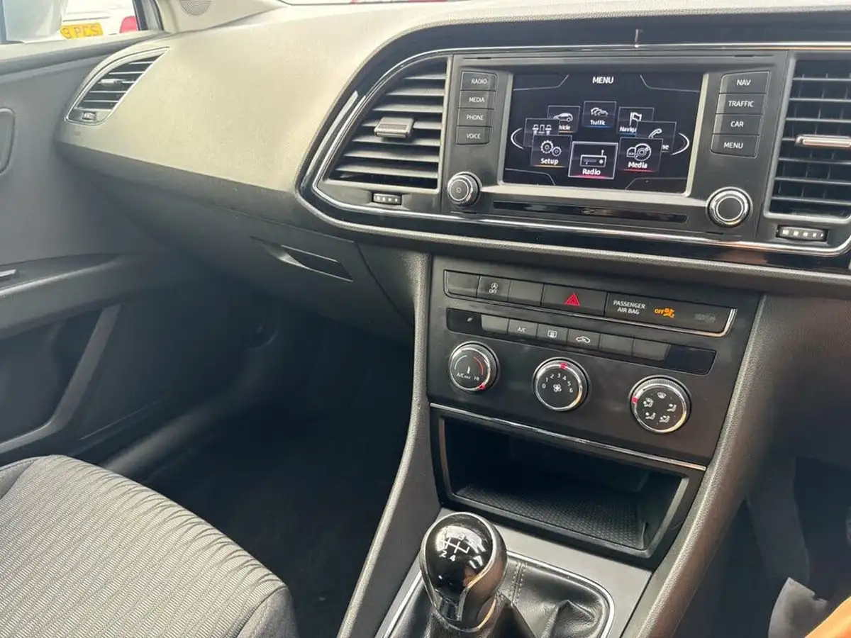 2014-seat-leon-16tdi-se-tech-pack-cr-105ps-ss-hatchback-5d-big-3