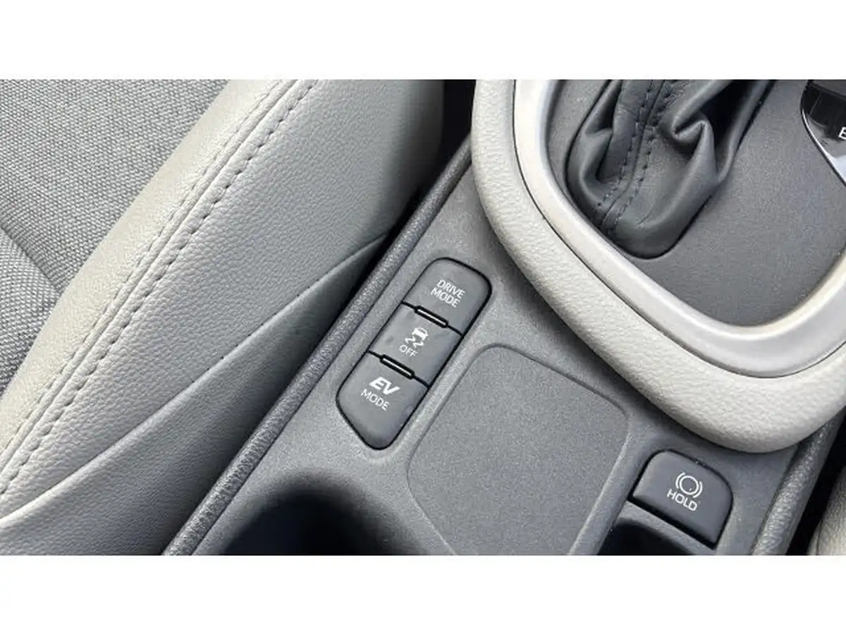 2022-toyota-yaris-15-vvt-i-excel-big-49