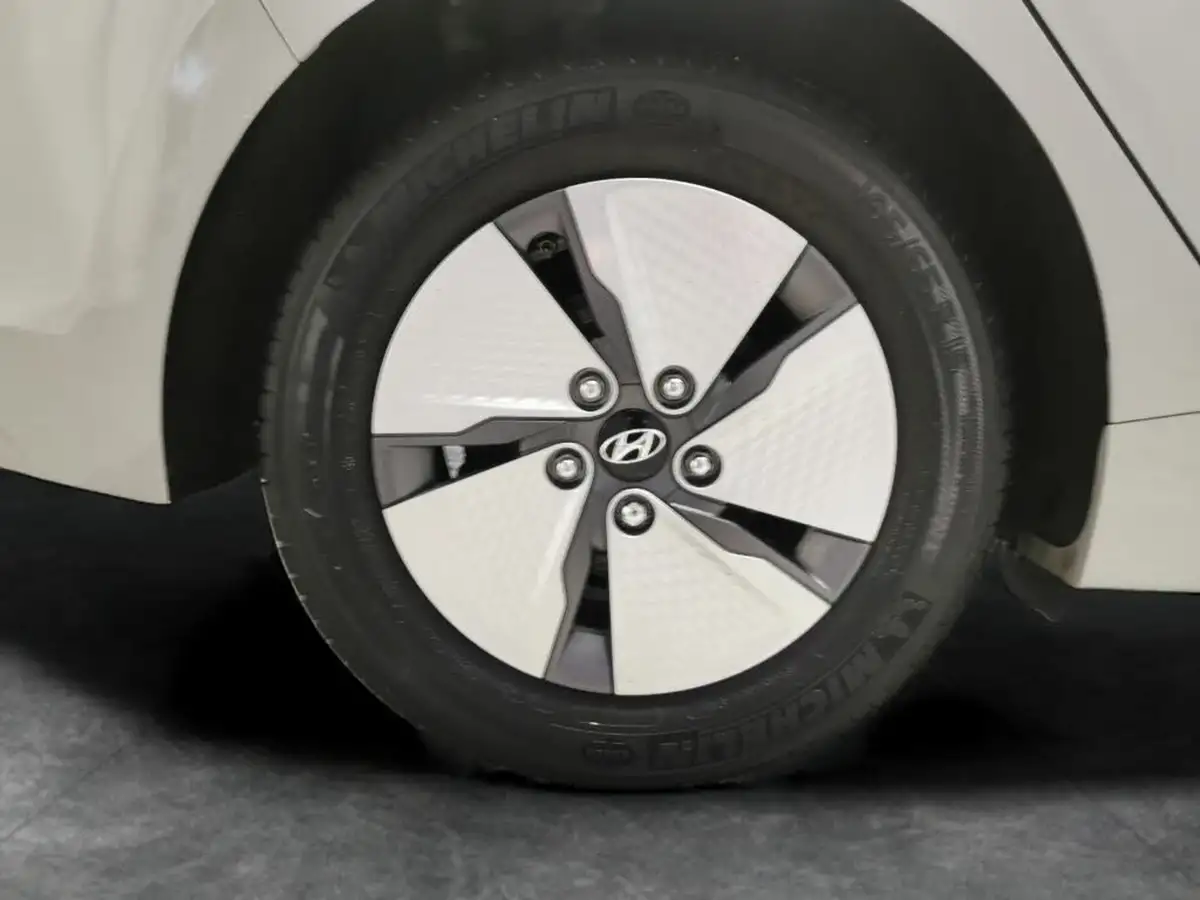 2021-hyundai-ioniq-16-gdi-premium-hybrid-big-24