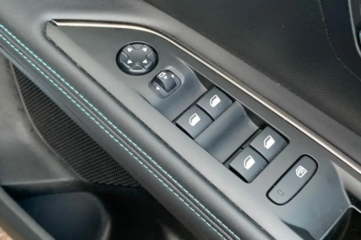 2021-peugeot-3008-suv-12-puretech-allure-premium-eat8-big-14